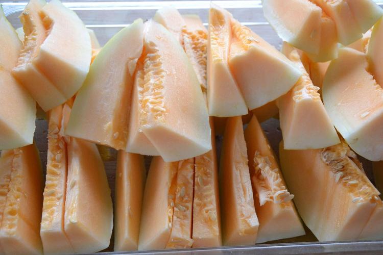 临沂农产品批发城第二届水果节开幕 中外水果免费吃 掀起农产品批发新热潮